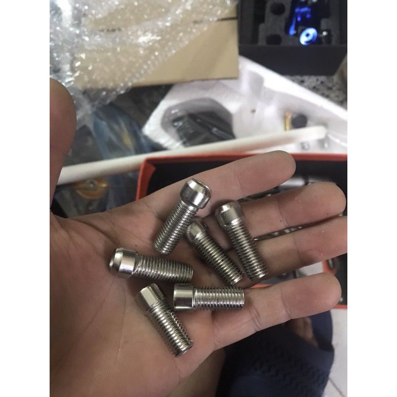 Ốc chân 10 ly ren ngược gắn được các dòng xe