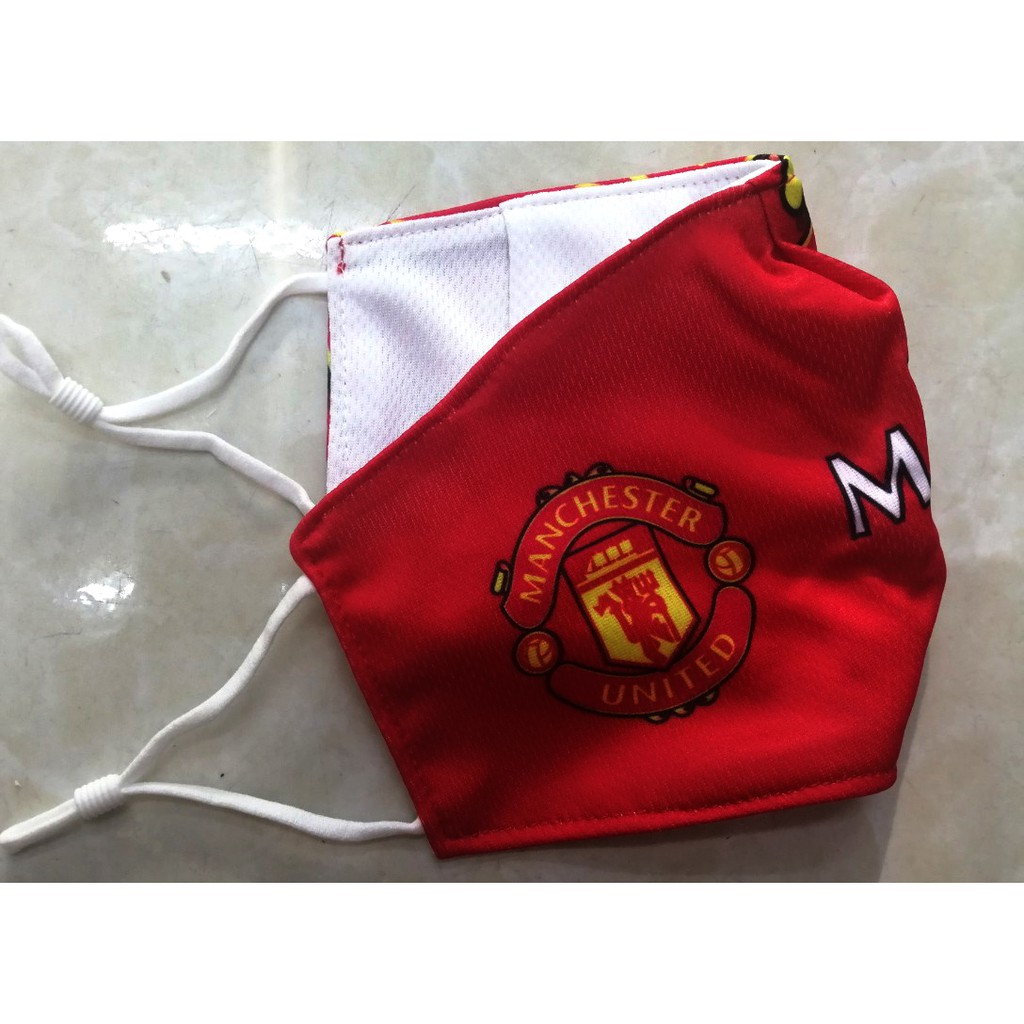 Khẩu trang bóng đá