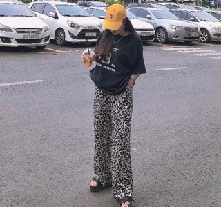 Quần suông hoạ tiết beo