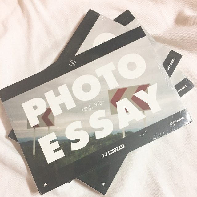 Got7 photo essay book pre-oder kèm album, được chọn như những hình bên.