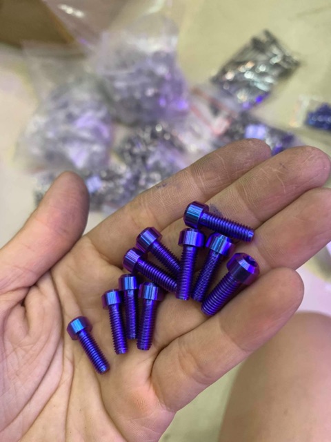 Ốc titanium GR5 M5*15 đầu trụ gắn mâm vespa cnc , đĩa abs sh 300i , kiếng crg , kích thước 5 ly 1,5cm