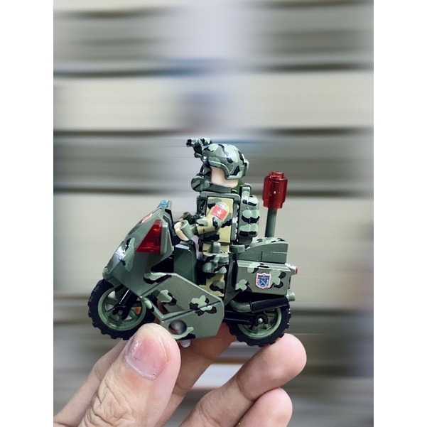 Non lego moc moto xanh