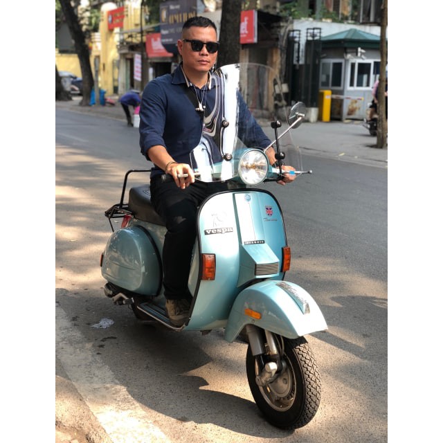 Kính chắn gió xe máy Thành Trung lắp cho Vespa PX