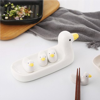 Giá đỡ đũa bằng sứ hình chú vịt phong cách nhật bản độc đáo