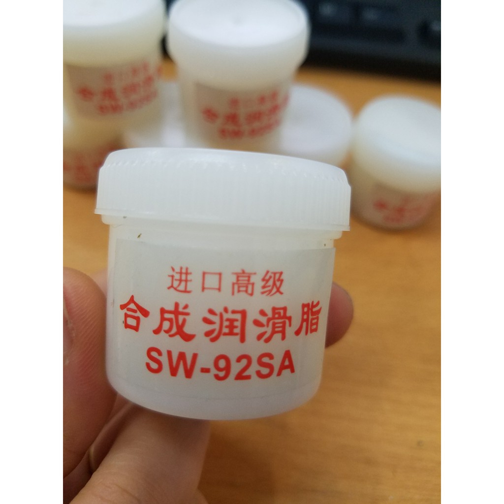 Mỡ bôi trơn kaki SW-92SA dùng cho các thiết bị điện tử, bánh răng, động cơ