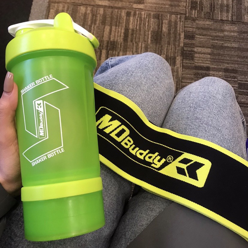 Bình lắc whey, bình nước tập gym, Shaker Bottle 3 ngăn Mdbuddy dung tích 750ml bằng nhựa cao cấp, có lò xo thép không gỉ