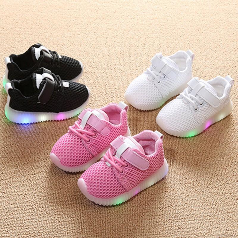 Giày thể thao có đèn LED đáng yêu cho bé