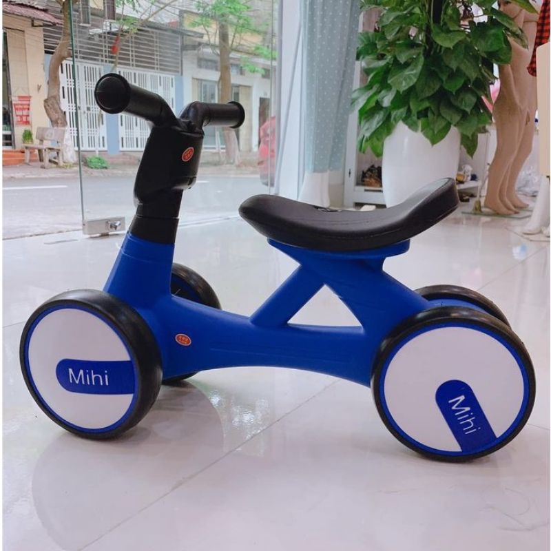 Xe chòi chân cho bé từ 1 đến 4 tuổi