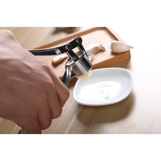 Dụng cụ nghiền, đập, ép tỏi.