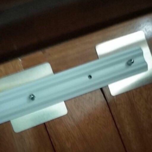 Miếng dán thanh chắn giường, dán tường.