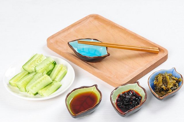 Chén nước chấm hình chiếc lá bằng gốm sứ độc đáo, phụ kiện trang trí bàn ăn