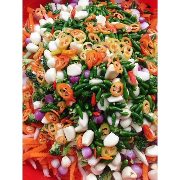 Tai heo ngâm chua ngọt