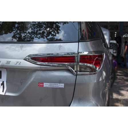 Ốp viền đèn pha hậu xe Toyota Fortuner 2017/2019