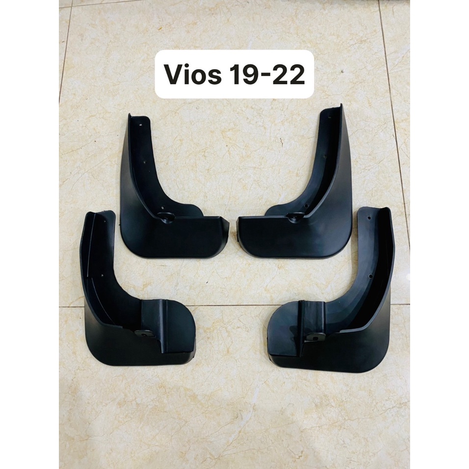 Bộ 4 Chắn Bùn Nhựa Dẻo Xe Toyota Vios 2014 đến 2022 kèm ốc vít vừa form xe, lắp đặt dễ dàng tại nhà