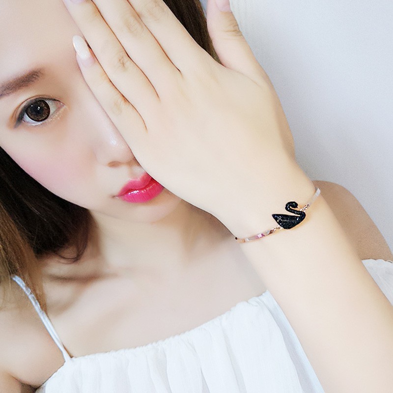 Vòng tay nữ mạ titan lắc tay nữ mặt thiên nga đính đá pha lê lấp lánh xinh xắn phong cách hàn quốc | BigBuy360 - bigbuy360.vn