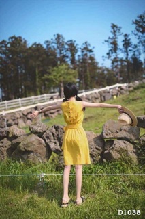 Đầm vàng đắp chéo