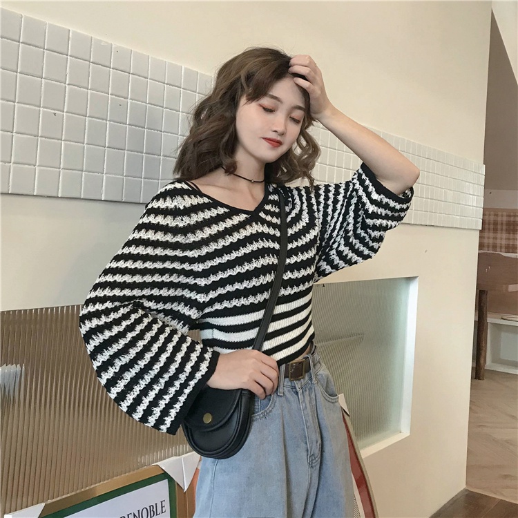 【ZHELIHANGFEI】Áo Sweater Dệt Kim Tay Dài Cổ Chữ v Ngắn Kẻ Sọc Có Hương Thơm Phong Cách Mới Cho Nữ