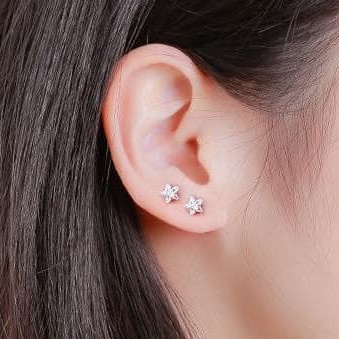 NỤ TAI BẠC HÌNH NGÔI SAO ĐÁ TRẮNG