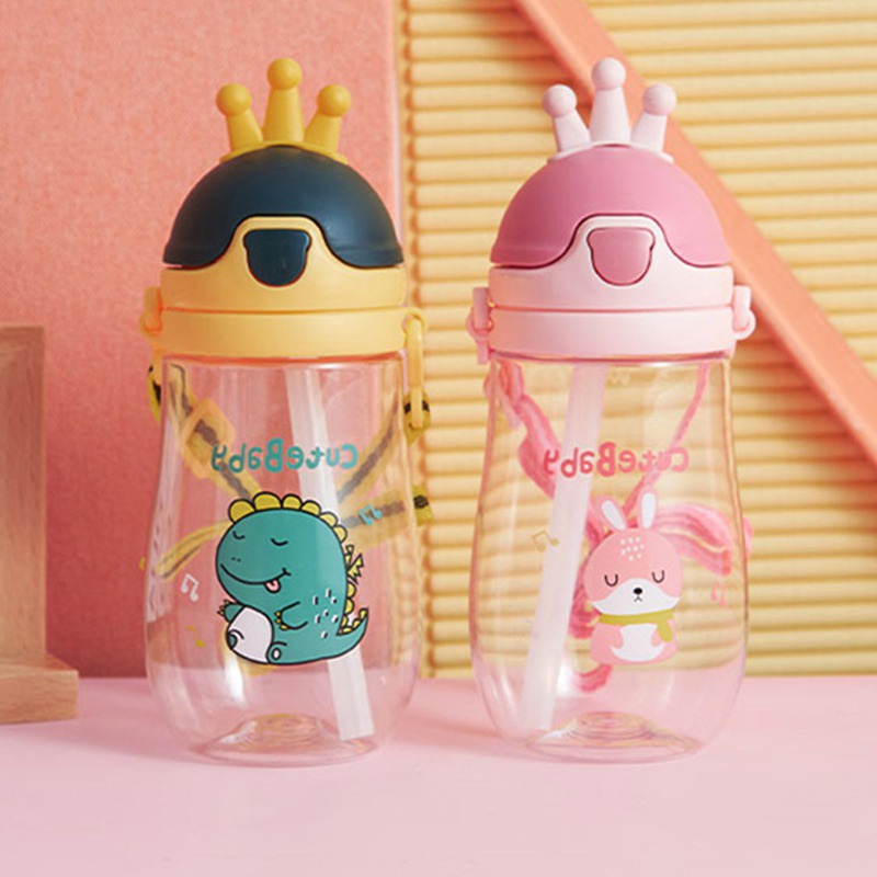Bình Nước 560ML Có Ống Hút Họa Tiết Vương Miện Dễ Thương Cho Bé