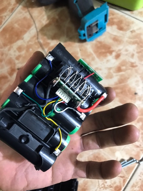 Vỏ + mạch dewalt 18v 2 hàng pin