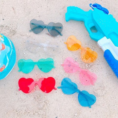 Kính mát giả tiếng anh hình trái tim độc đáo chống tia UV400 | BigBuy360 - bigbuy360.vn