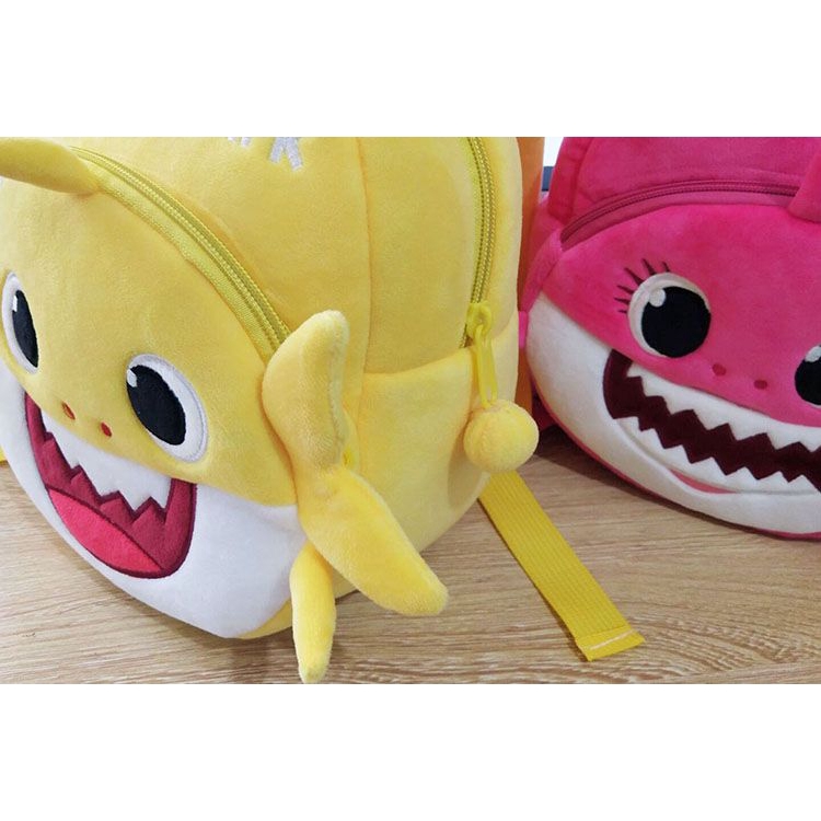 Balo vải nhung hình cá mập kích thước 19 * 23 * 10cm cho bé