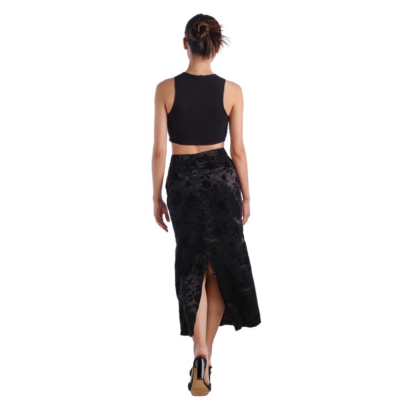 VELVET ROSE SKIRT - Chân Váy Dài Họa Tiết Nổi Dập Nhung Hoa Hồng (Black) | BigBuy360 - bigbuy360.vn