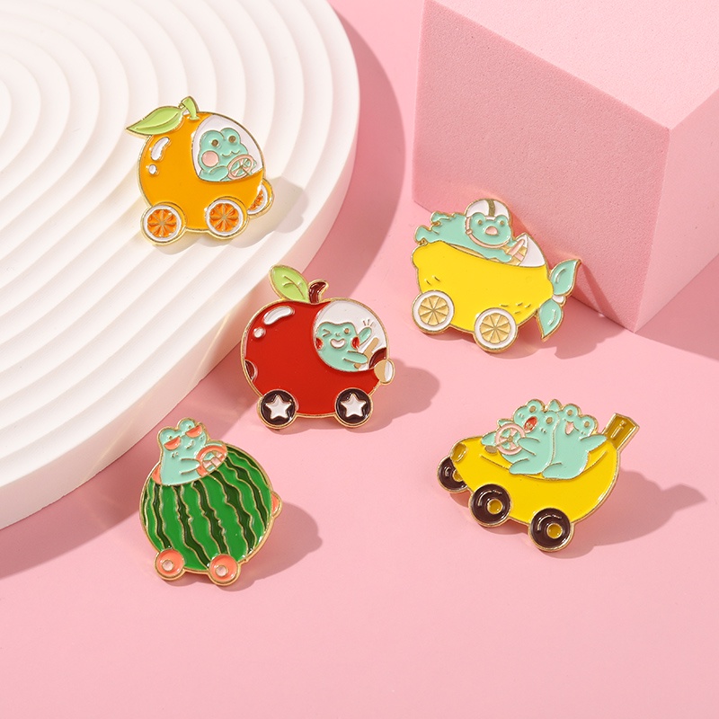 Ghim cài áo QIHE JEWELRY hình chú ếch lái xe trái cây dễ thương trang trí balo phong cách nữ tính thanh lịch