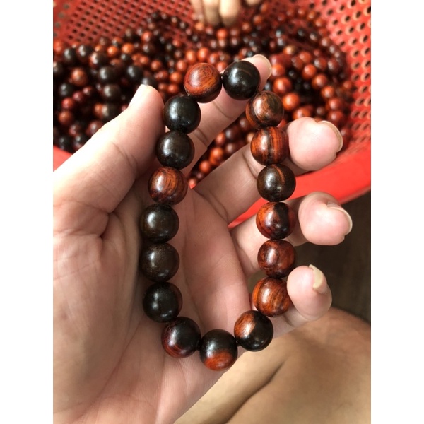 vòng gỗ trắc đỏ đen loại đẹp size từ 10 đến 16 li