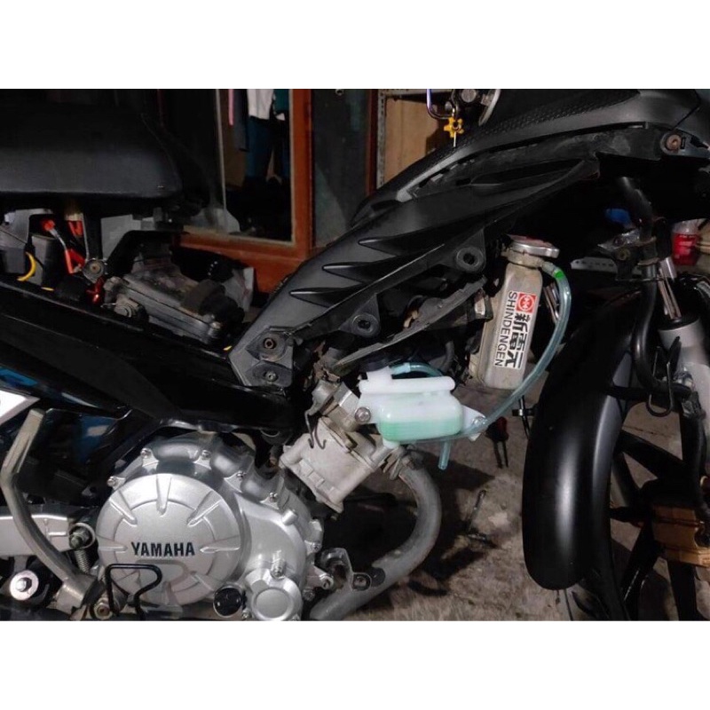 Bình nước AB gắn Ex135-Ex150