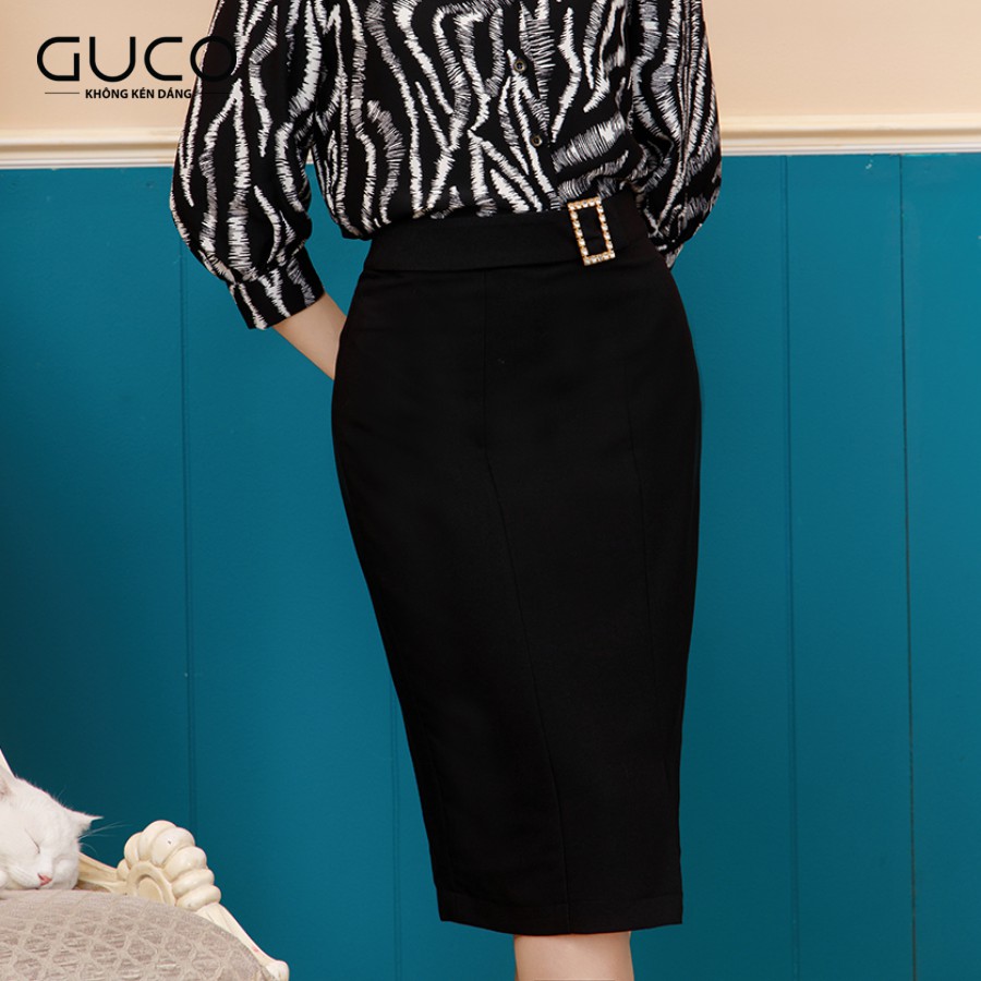 GUCO - Chân váy nữ công sở màu đen xẻ khoen eo CV125