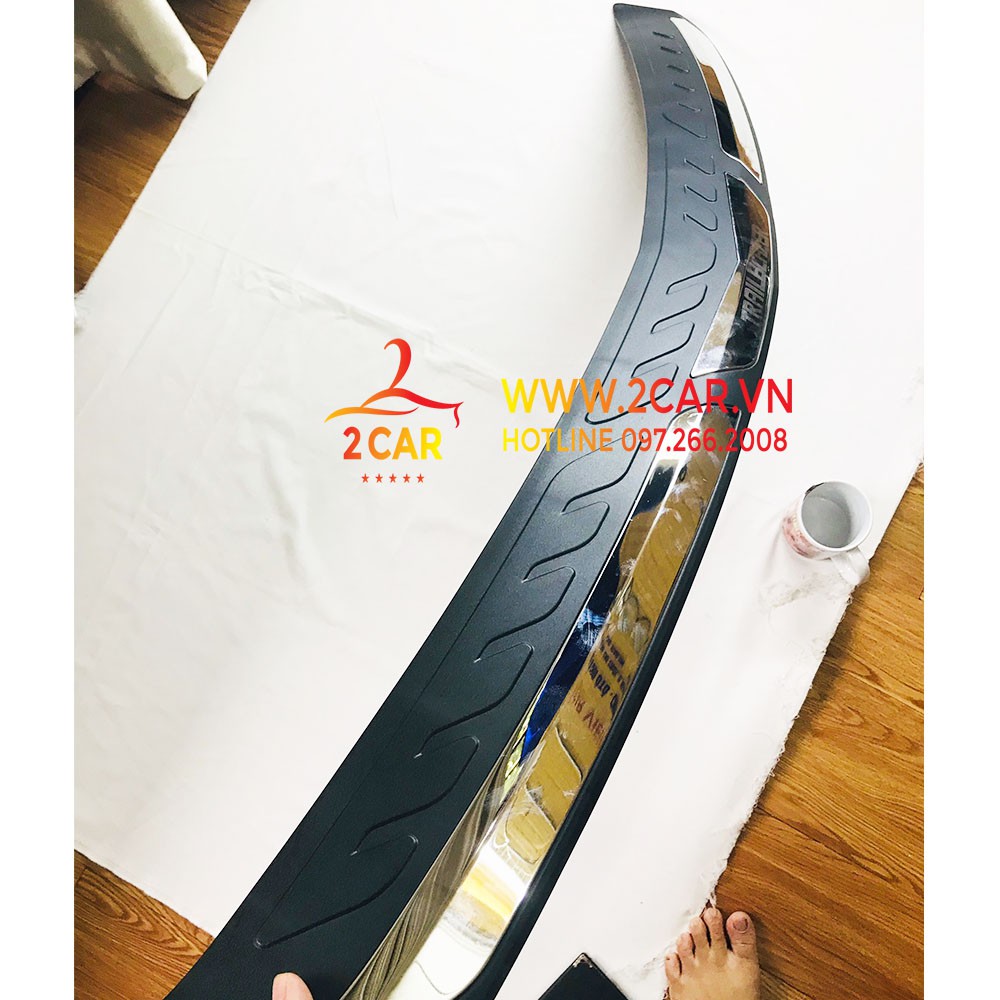 Ốp chống trầy cốp ngoài Trailblazer nhựa ABS cao cấp