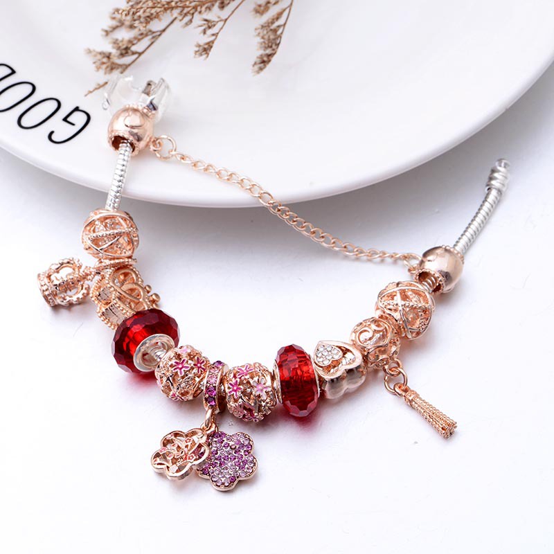 Vòng charm hồng hạt pha lê đỏ cỏ  bốn lá phong cách châu Âu