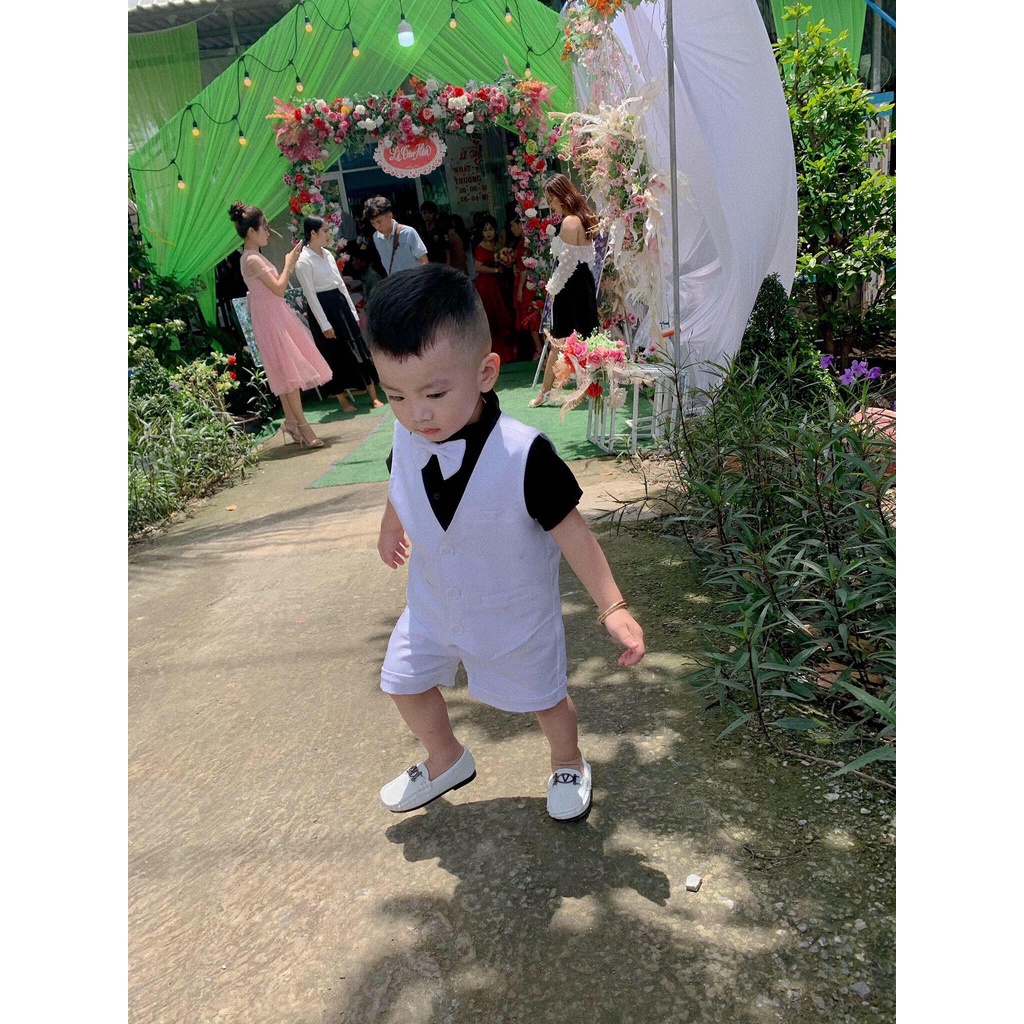 Set gile trắng kết hợp sơ mi đen ngắn tay cho bé trai