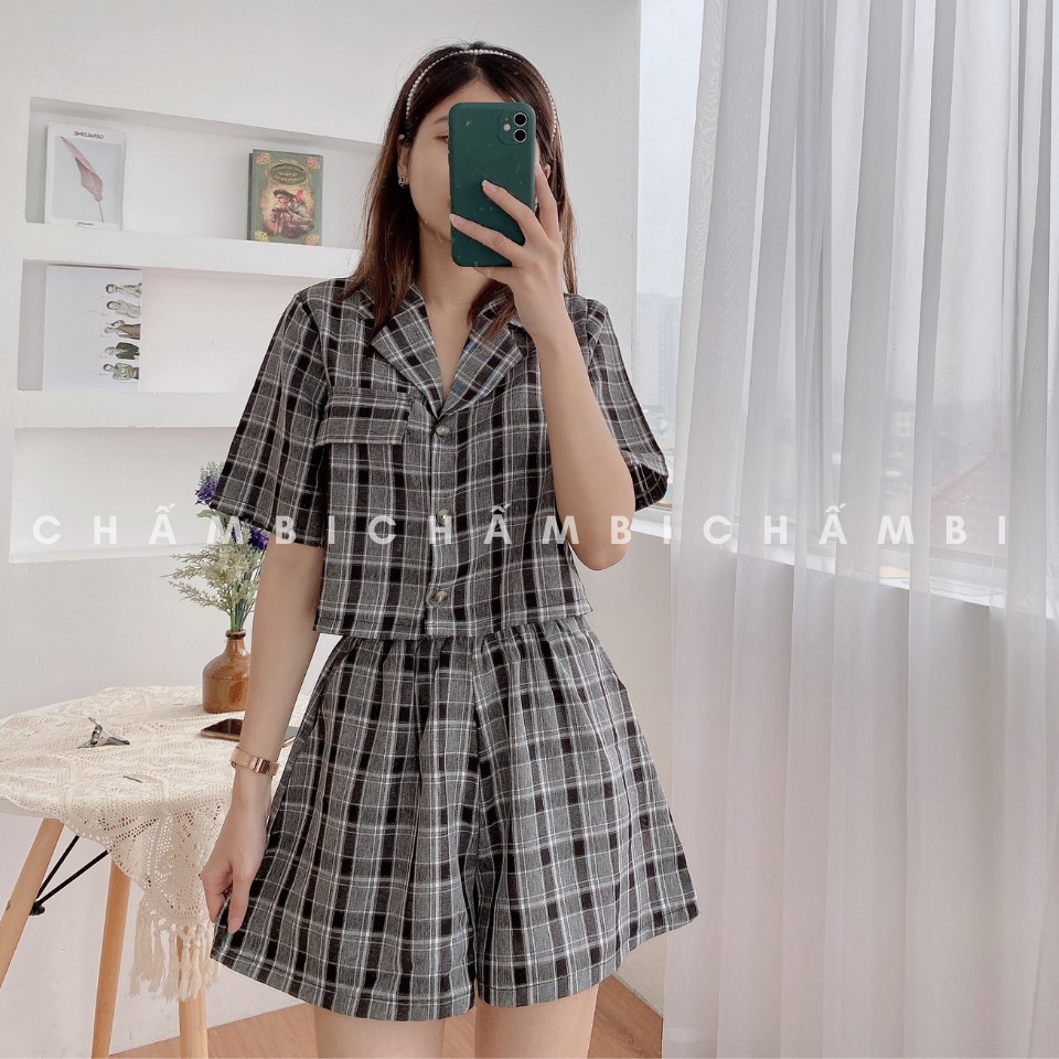 Set Kẻ Caro Nhiều Màu Áo Dáng Croptop Tay ngắn Một Bên Túi Ngực Và Quần Short Ống Rộng Chun Eo - S.043