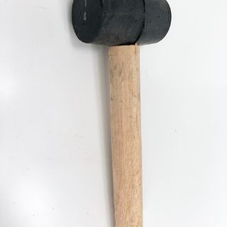 Búa cao su cán gỗ