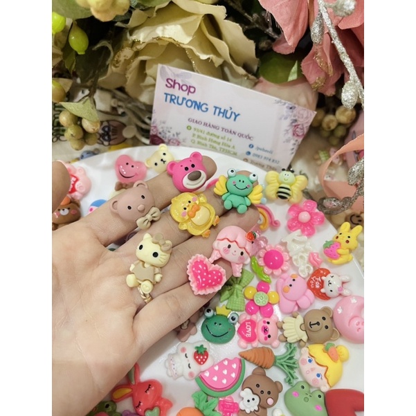 Hình Dán 2D 3D Dễ Thương Trang Trí Ốp Điện Thoại, Bình Nước Có Sẵn Keo