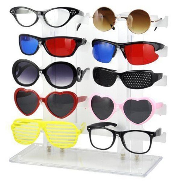 Giá trưng bày kính mát với thiết kế đơn giản, tiện dụng