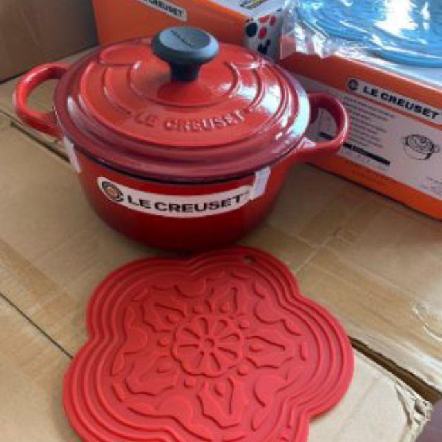 Sale nồi gang Mickey Le Creuset 18cm