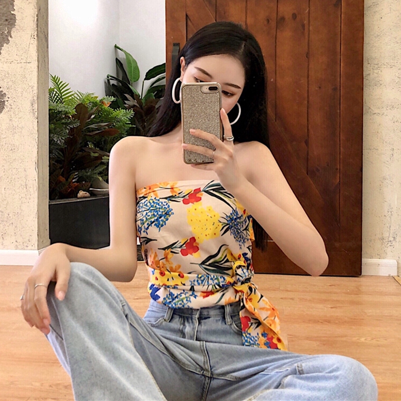 Áo croptop IELGY hở vai in họa tiết quyến rũ nữ tính