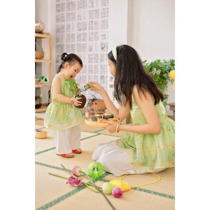 Sumire Store SET Áo yếm xòe organza Hoa Niên Ca BÉ - Xanh cốm