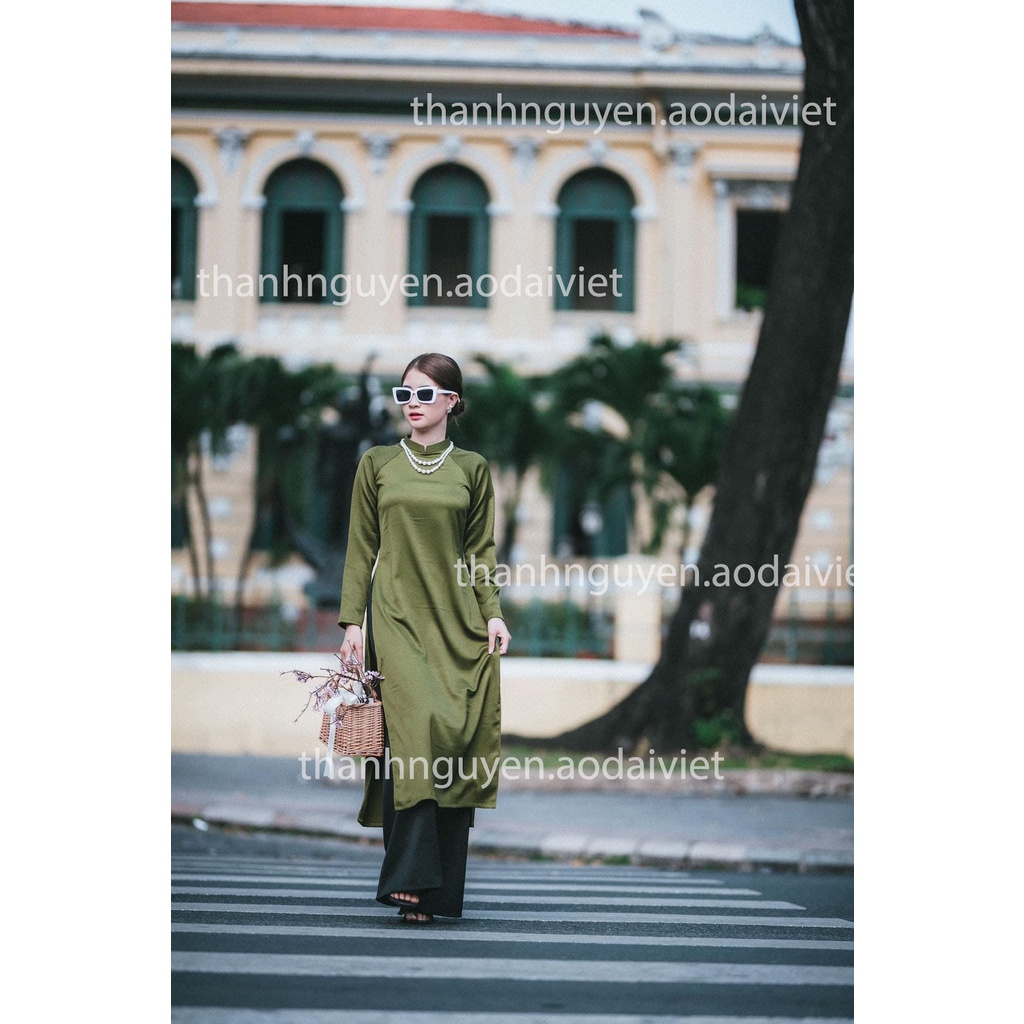Áo dài xanh rêu dáng suông truyền thống lụa Tây Thi