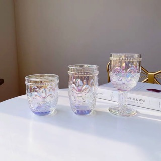 Cốc thuỷ tinh khắc hoa văn ánh sắc