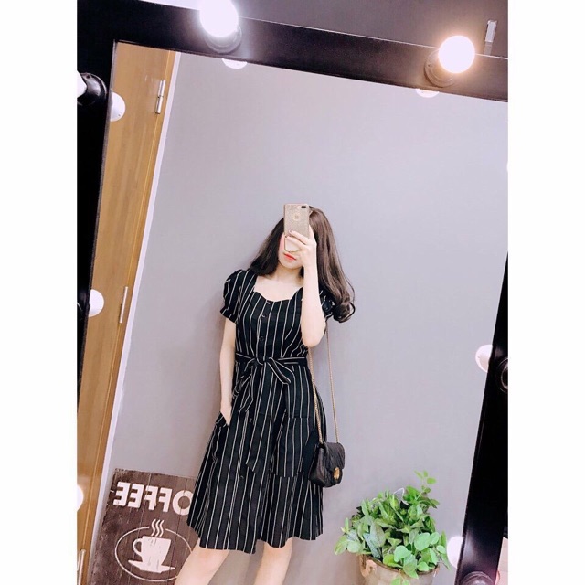 Váy kẻ xoè duyên dáng đầy nữ tính | BigBuy360 - bigbuy360.vn