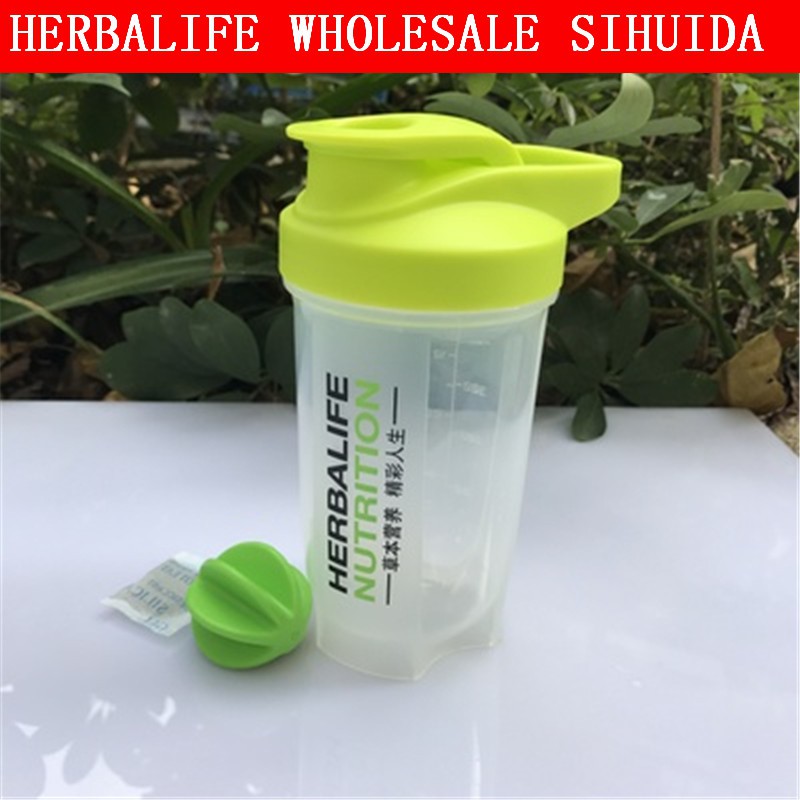 Bình lắc thể thao Herbalife có nắp kèm banh lắc bằng nhựa với dung tích 400ml độc đáo tiện dụng