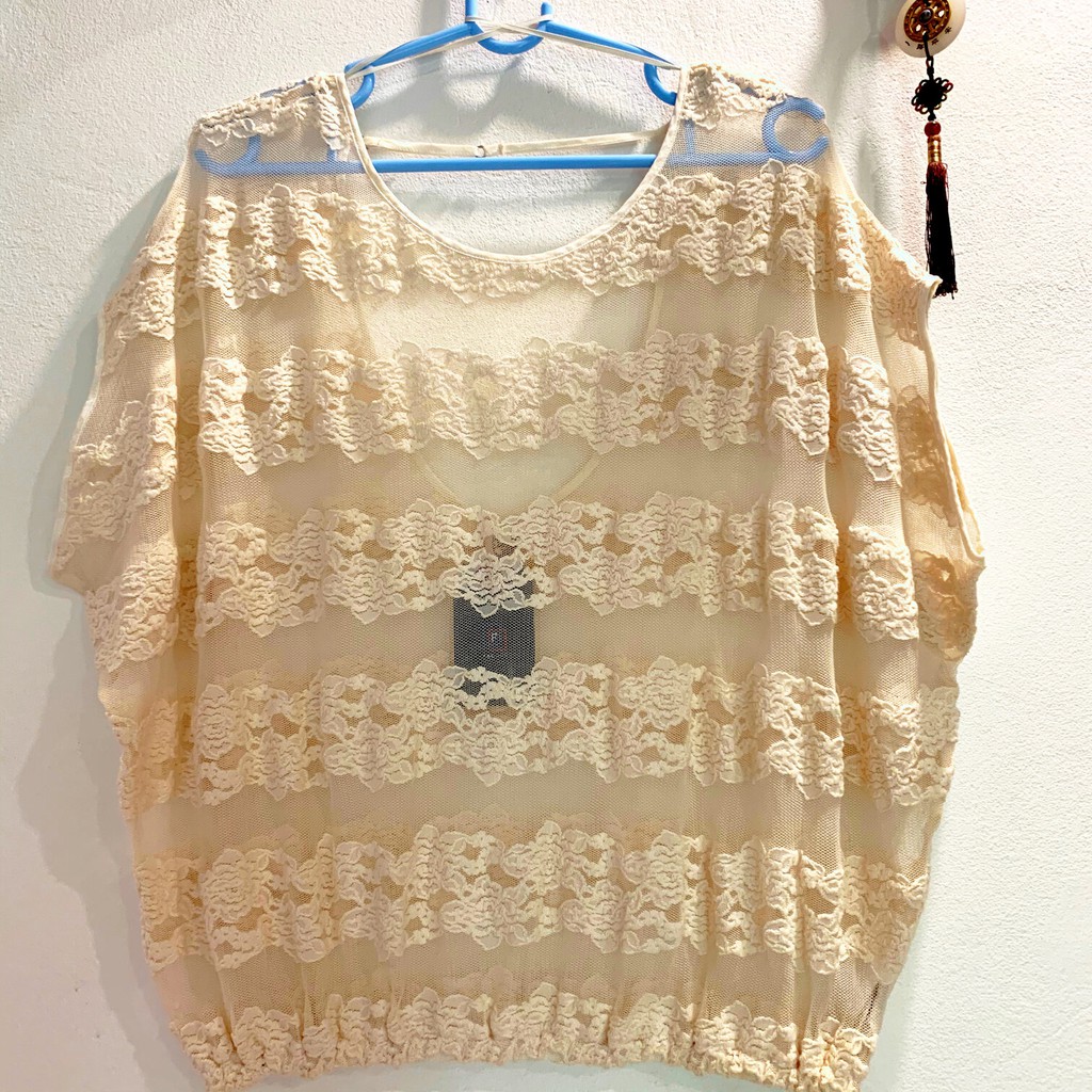 SALE - ÁO CÁNH DƠI - FREE PEOPLE - REN HOA - TRẮNG SỮA - CỘC TAY - SIZE S - COTTON - XÁCH TAY SINGAPORE - FIT LADY <75KG