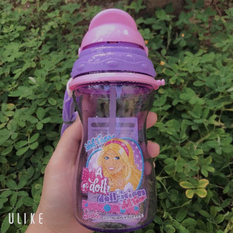 Bình nước cho bé Barbie và Đoremon nhựa an toàn mang đi học