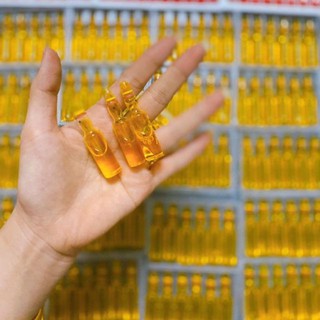 Óng huyết thanh pha kem b 12 vàng và đỏ