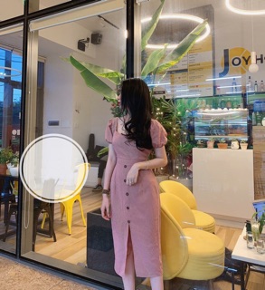 Đầm Caro Cổ Vuông Nút Gỗ