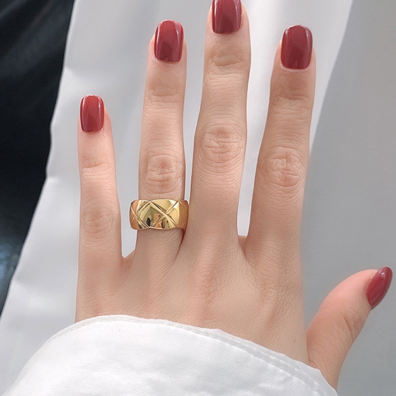 Nhẫn Nữ Khắc Chéo Bản To Titan Ko Đen TT 4153